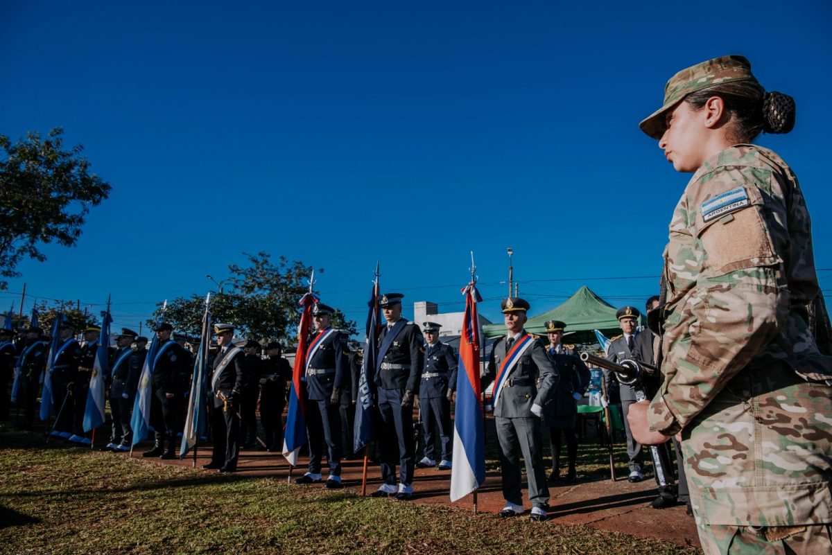 Posadas celebró el Día de la Independencia a puro color y patriotismo 2 4 - posadas acto independencia 3 - 3