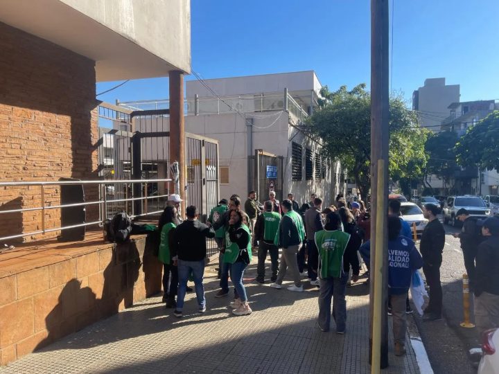 Trabajadores de Vialidad Nacional en Posadas protestaron por temor a despidos de Milei