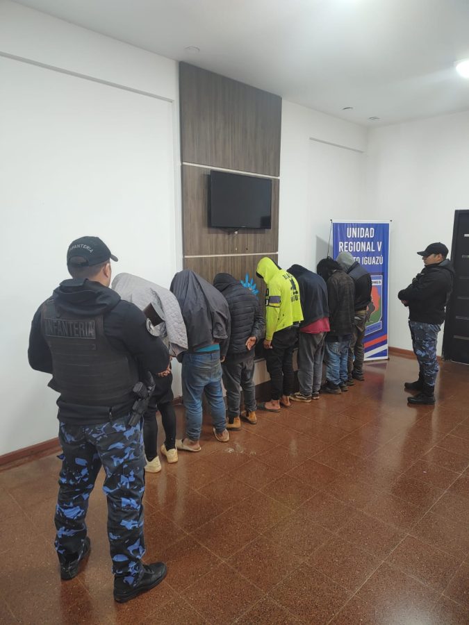Capturaron a 7 integrantes de una banda narco que operaba desde el monte en Iguazu 3 - 1