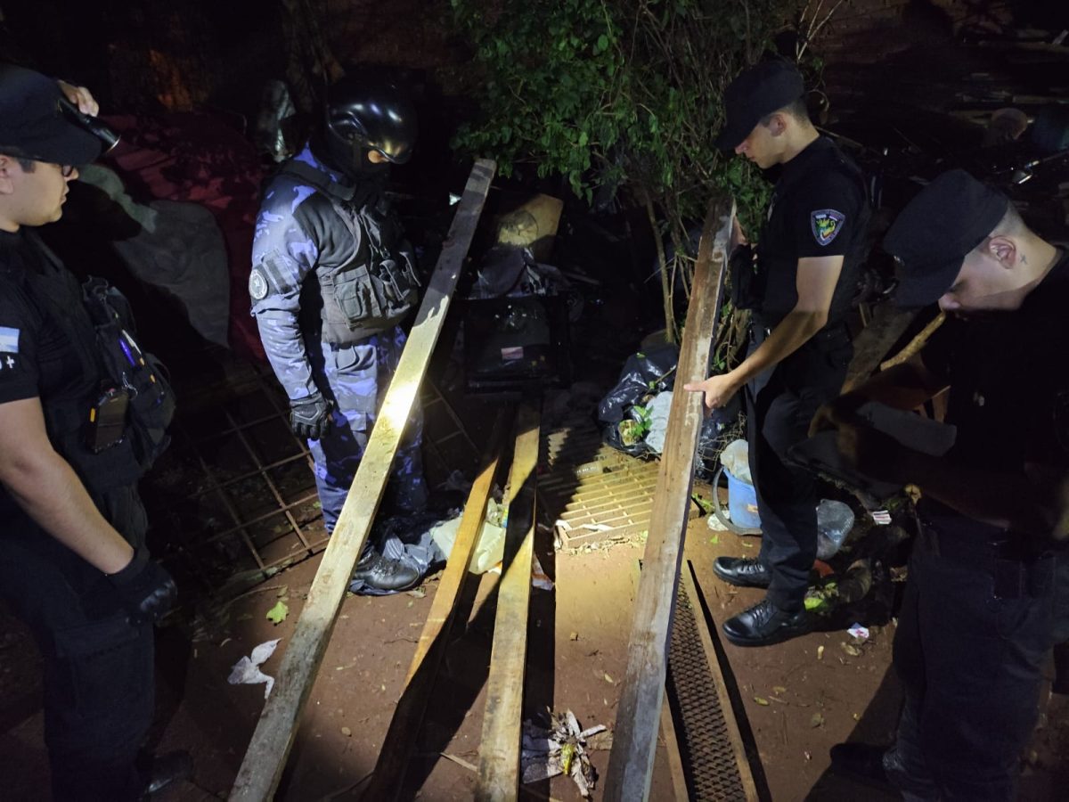 Desmantelaron un narcokiosco en Iguazú y hay diez detenidos 1 2 - Desmantelaron un narcokiosco en Iguazu y hay diez detenidos 1 - 1