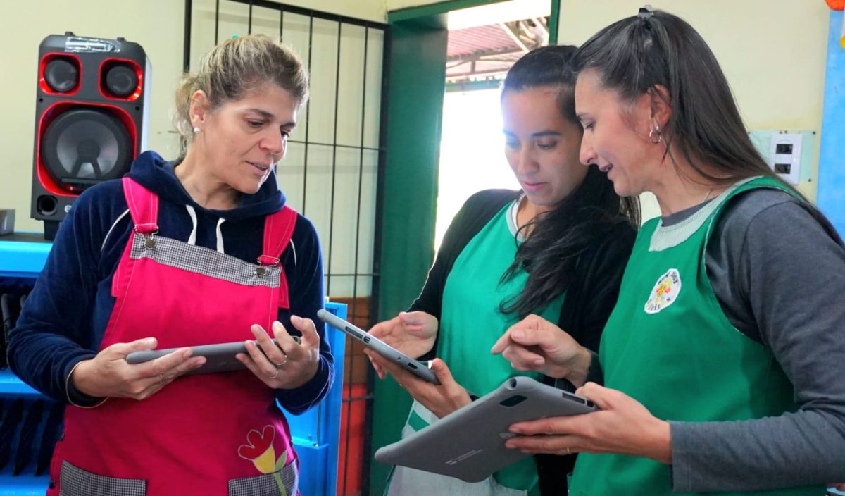 Educación y tecnología: Aulas Digitales Móviles llegan a 263 instituciones de Misiones 1 2 - Educacion y tecnologia Aulas Digitales Moviles llegan a 263 instituciones de Misiones 4 - 1