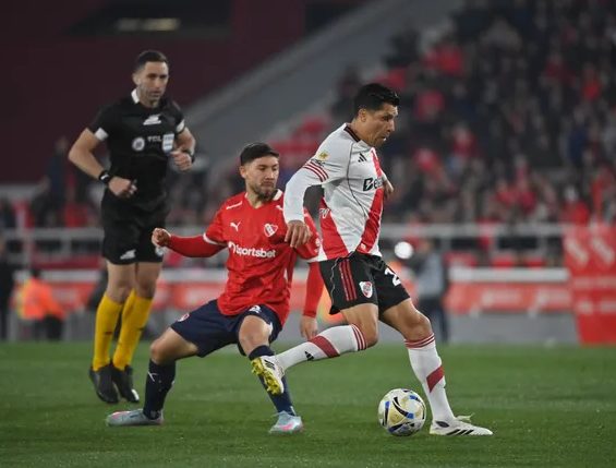 En un clásico con polémicas, Independiente y River empataron 0-0 en Avellaneda