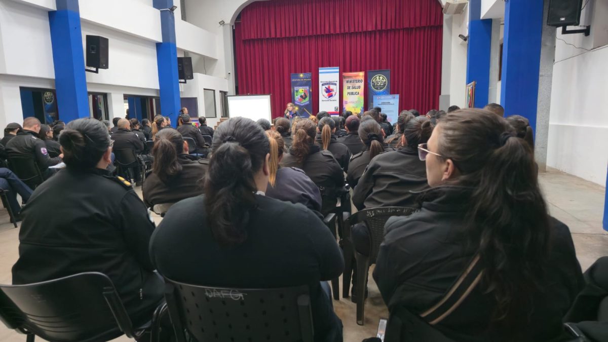 Nueva división de la Policía de Misiones acompañará a familias de niños con discapacidad 1 2 - La Policia de Misiones creo una division para acompanar a familias con hijos con discapacidad 3 - 1