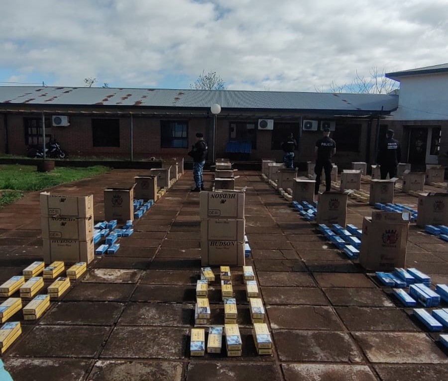 Policías incautaron cigarrillos valuados en casi $85 millones en San Vicente 1 2 - Policias incautaron cigarrillos valuados en casi 85 millones en San Vicente 3 - 1