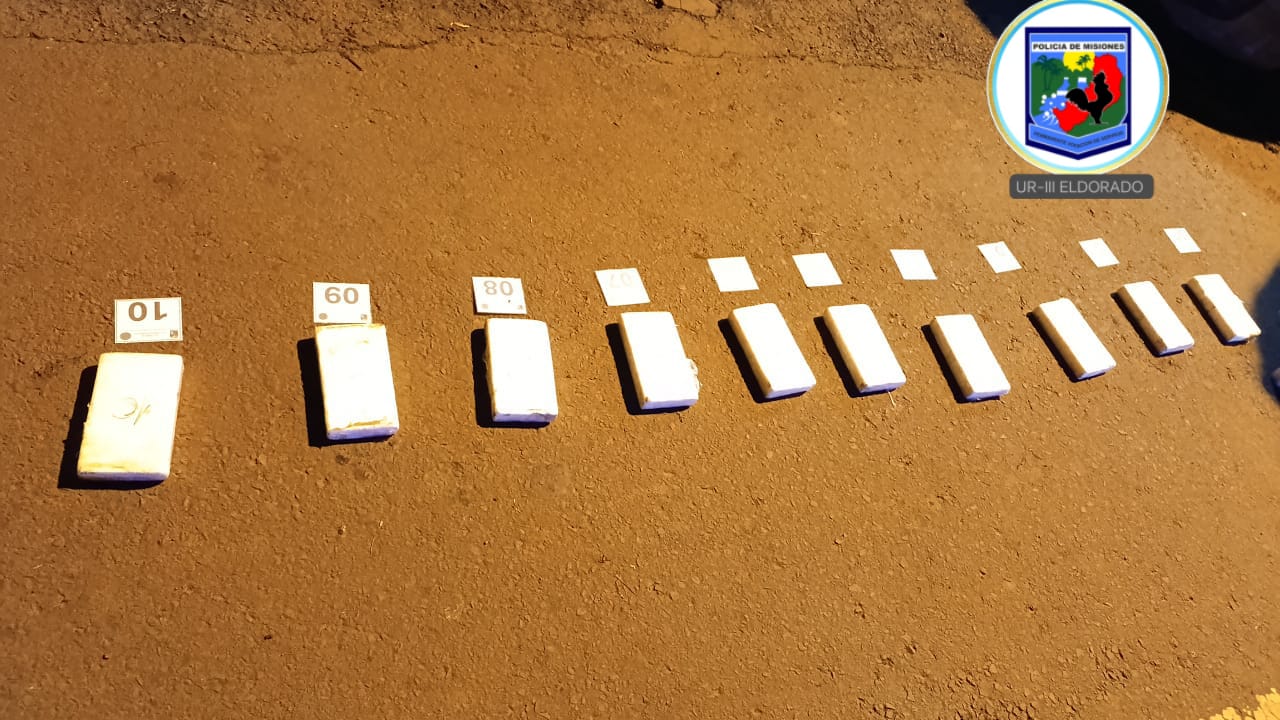 Policias realizaron una historica incautacion de cocaina valuada en mas de 200 millones en Montecarlo 3 - 33