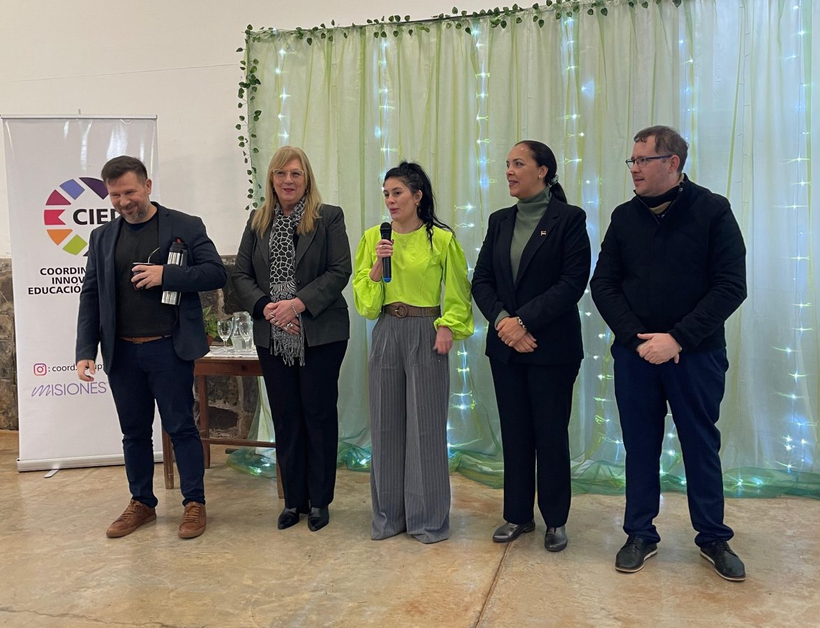 Presentan Aulas Vivas una politica pedagogica para reconfigurar las clases y espacios escolares 1 - 19