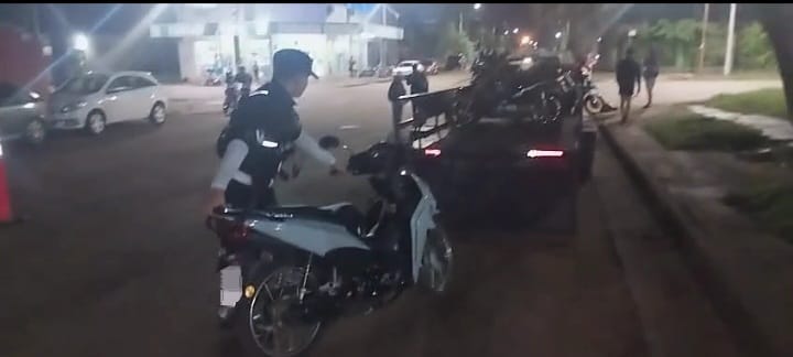 Retuvieron 12 motos y demoraron a un conductor tras control policial en Posadas 1 2 - Retuvieron 12 motos y demoraron a un conductor tras control policial en Posadas 1 - 1