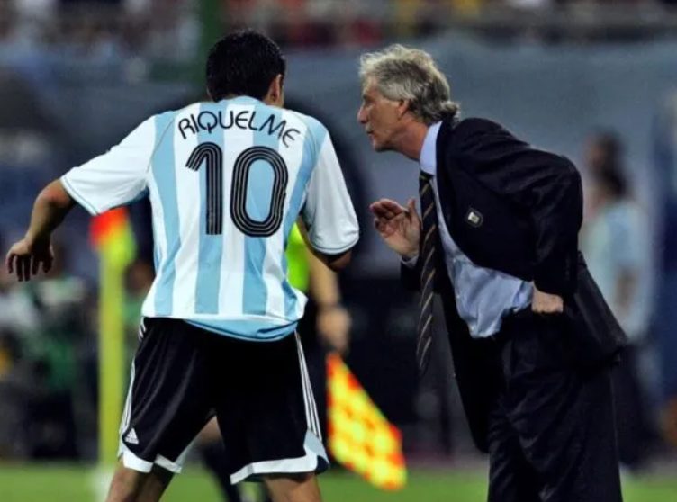 Riquelme buscaría a Pekerman para revertir el presente de Boca