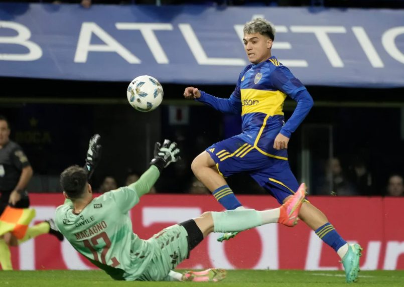 Vélez elevó una oferta a Boca por Exequiel Zeballos