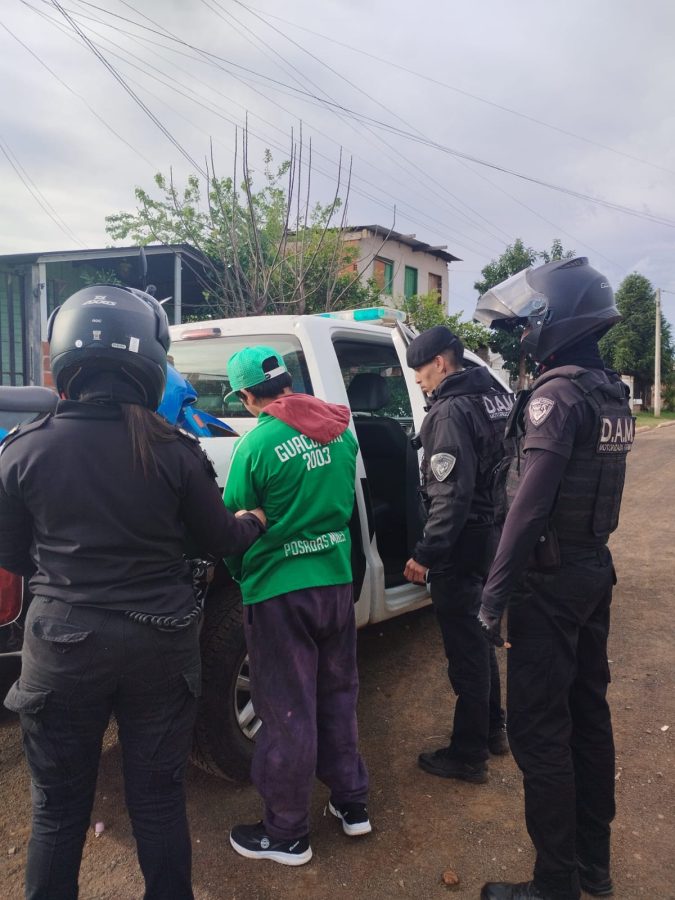 Patrullajes policiales en Posadas y Garupá dejaron 6 detenidos y bienes recuperados 2 4 - WhatsApp Image 2025 08 25 at 19.56.25 - 3