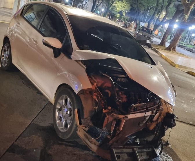 Posadas: mujer fue detenida tras chocar, fugarse e intentar agredir a policías