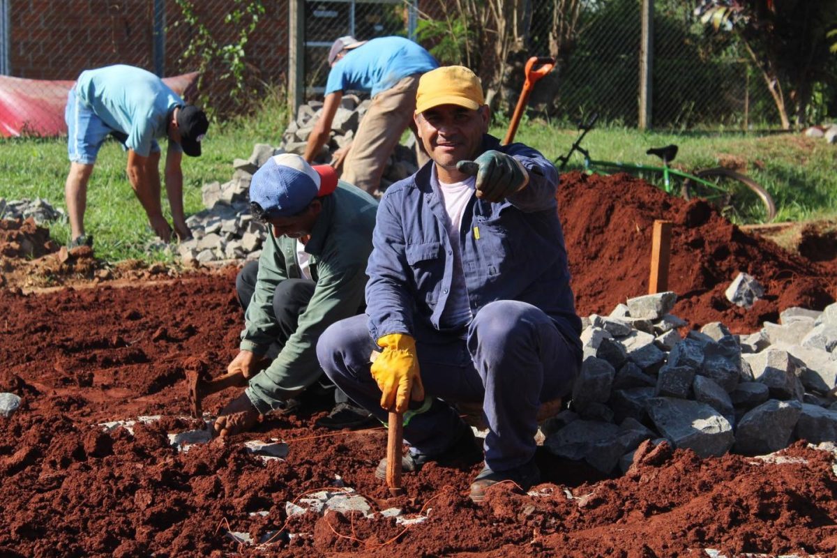 Pese a la coyuntura, Campo Grande sostiene obras y servicios con recursos propios 2 4 - cordon y empedrado - 3