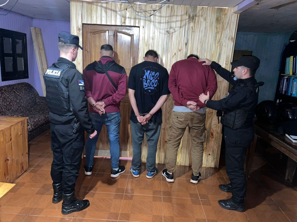 Cayó banda de estafadores en Pozo Azul: un policía en actividad entre los detenidos