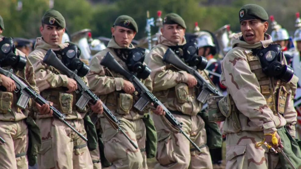 Gobierno confirmó un aumento escalonado del 7,5% para los sueldos de las Fuerzas Armadas
