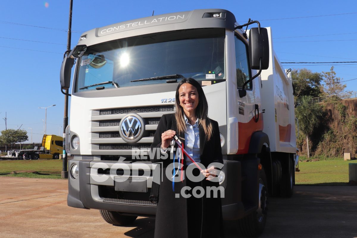 Entrega de maquinaria vial: 