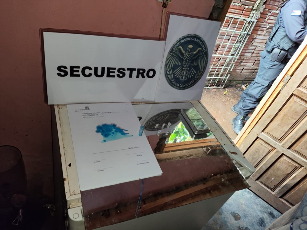 Desbaratan narcokiosco en Iguazú: detenidos, droga y dinero secuestrado 2 4 - narcokiosko iguazu 2 - 3