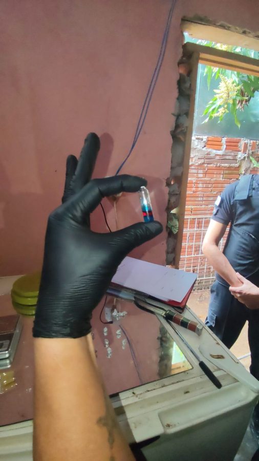Desbaratan narcokiosco en Iguazú: detenidos, droga y dinero secuestrado 3 6 - narcokiosko iguazu 3 - 5