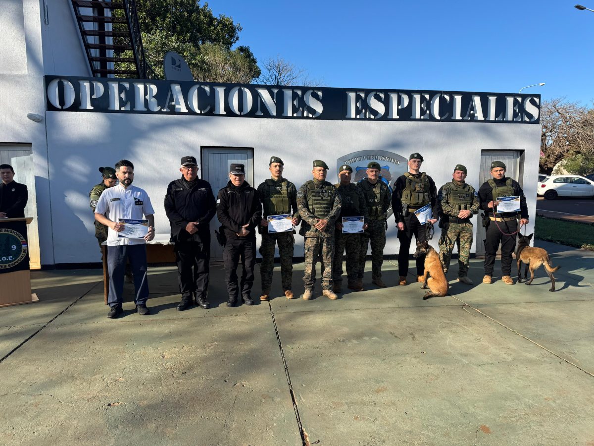 Capacitan a perros y guías de la Policía para búsquedas, rescates y detección de narcóticos