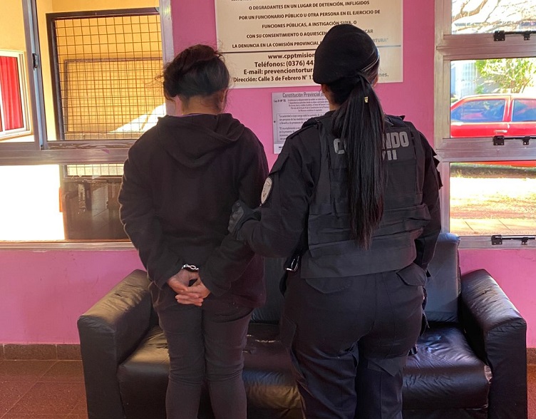 Mujer fue detenida en Apóstoles tras provocar un incendio en el patio de una casa