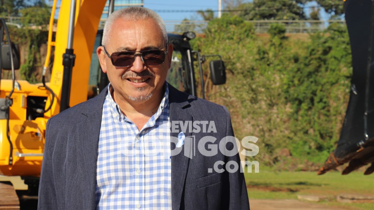 Intendente de El Alcázar valoró el apoyo del Gobierno provincial tras una nueva entrega de maquinarias