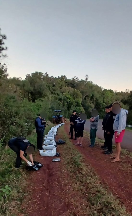Alba Posse: secuestran más de 300 kilos de marihuana en una camioneta robada 3 6 - Alba Posse secuestran mas de 300 kilos de marihuana en una camioneta robada 5 - 5