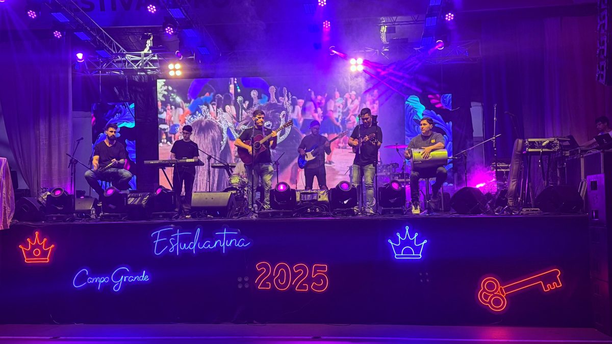 Campo Grande coronó a sus nuevos reyes de la Estudiantina 2025 6 12 - Campo Grande corono a sus nuevos reyes de la Estudiantina 2025 1 - 11