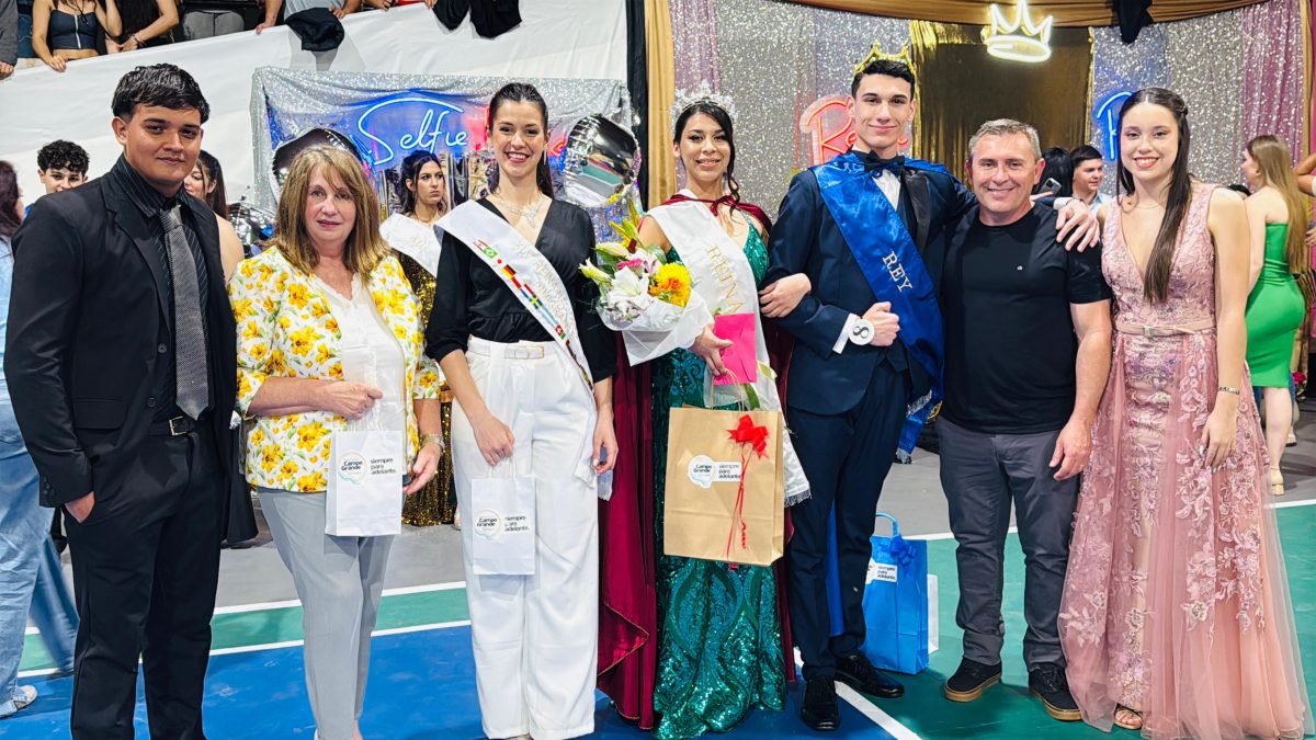 Campo Grande coronó a sus nuevos reyes de la Estudiantina 2025 3 6 - Campo Grande corono a sus nuevos reyes de la Estudiantina 2025 2 - 5