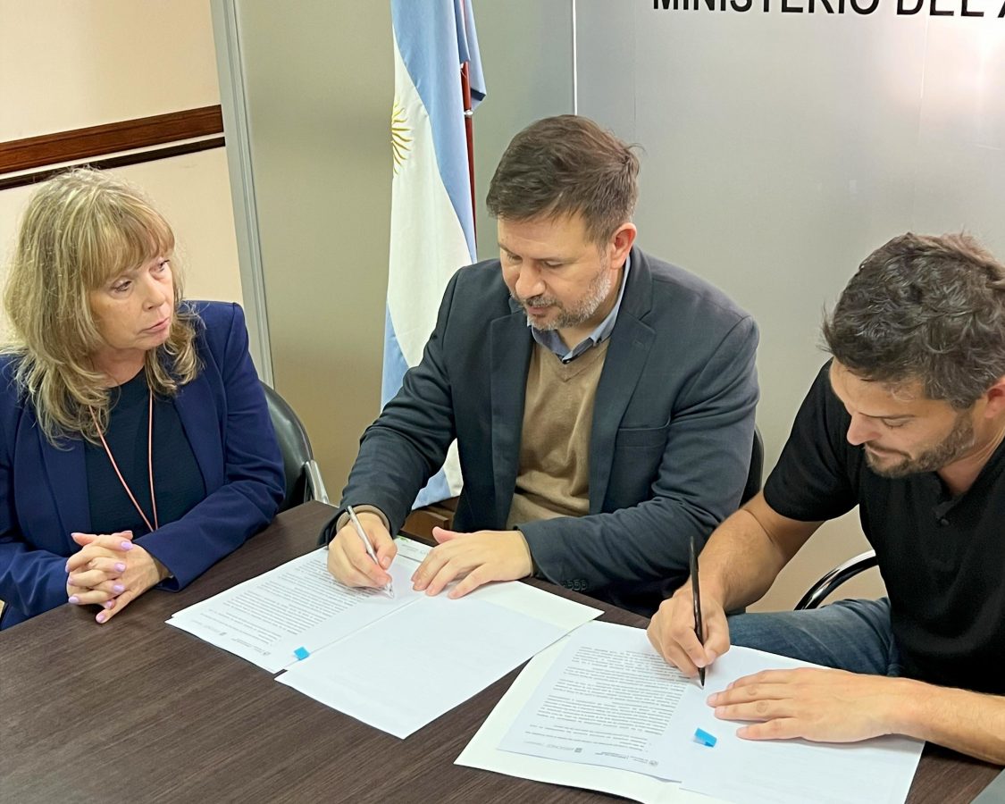 Misiones impulsa la producción de hongos en escuelas agrotécnicas con un convenio interinstitucional 3 6 - Convenio Produccion de Hongos 2 - 5