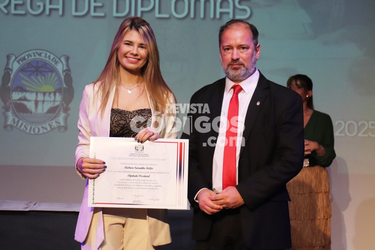 Funcionarios electos recibieron diplomas en el acto de proclamación provincial y municipal 18 36 - Funcionarios electos recibieron diplomas en el acto oficial de proclamacion provincial y municipal 10 - 35