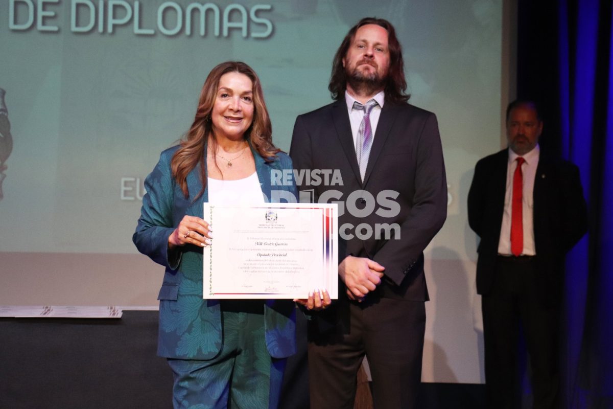 Funcionarios electos recibieron diplomas en el acto de proclamación provincial y municipal 22 44 - Funcionarios electos recibieron diplomas en el acto oficial de proclamacion provincial y municipal 12 - 43