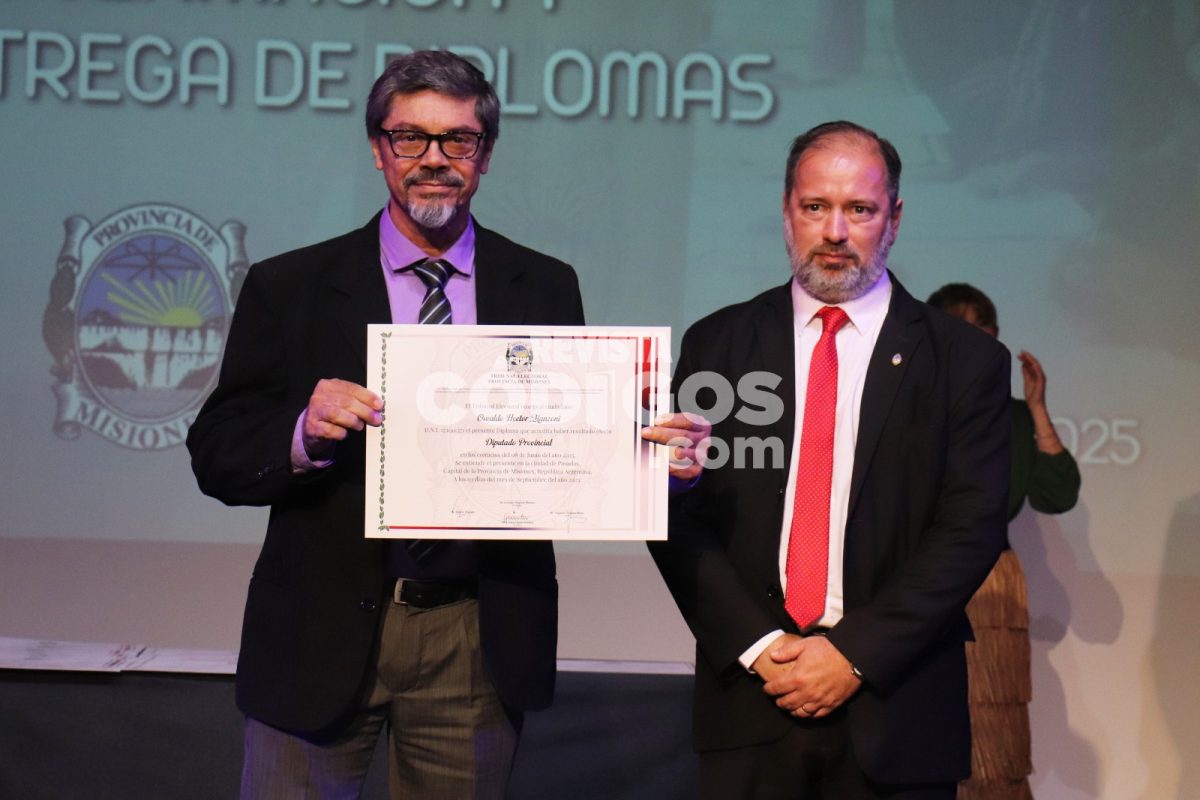 Funcionarios electos recibieron diplomas en el acto de proclamación provincial y municipal 21 42 - Funcionarios electos recibieron diplomas en el acto oficial de proclamacion provincial y municipal 13 - 41