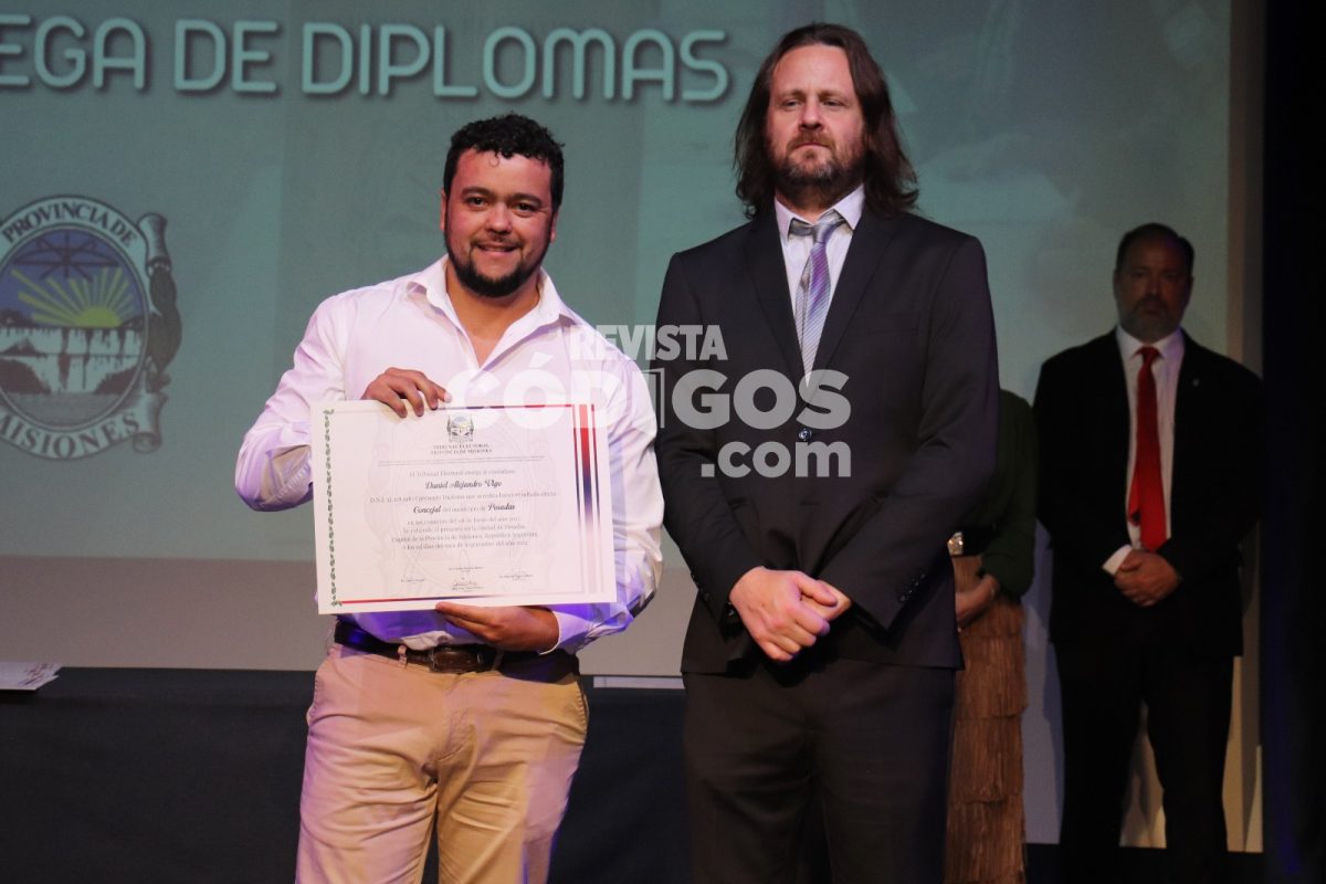 Funcionarios electos recibieron diplomas en el acto de proclamación provincial y municipal 3 6 - Funcionarios electos recibieron diplomas en el acto oficial de proclamacion provincial y municipal 20 - 5