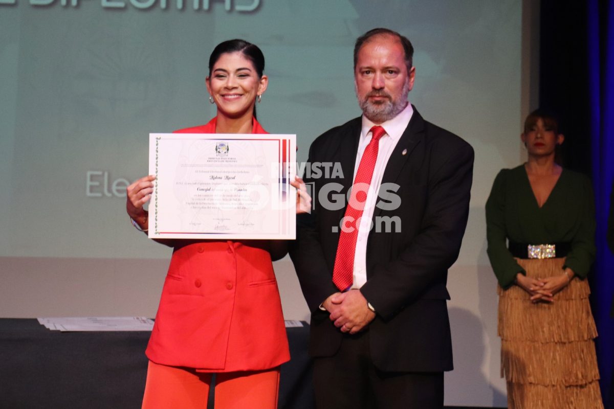 Funcionarios electos recibieron diplomas en el acto de proclamación provincial y municipal 6 12 - Funcionarios electos recibieron diplomas en el acto oficial de proclamacion provincial y municipal 21 - 11