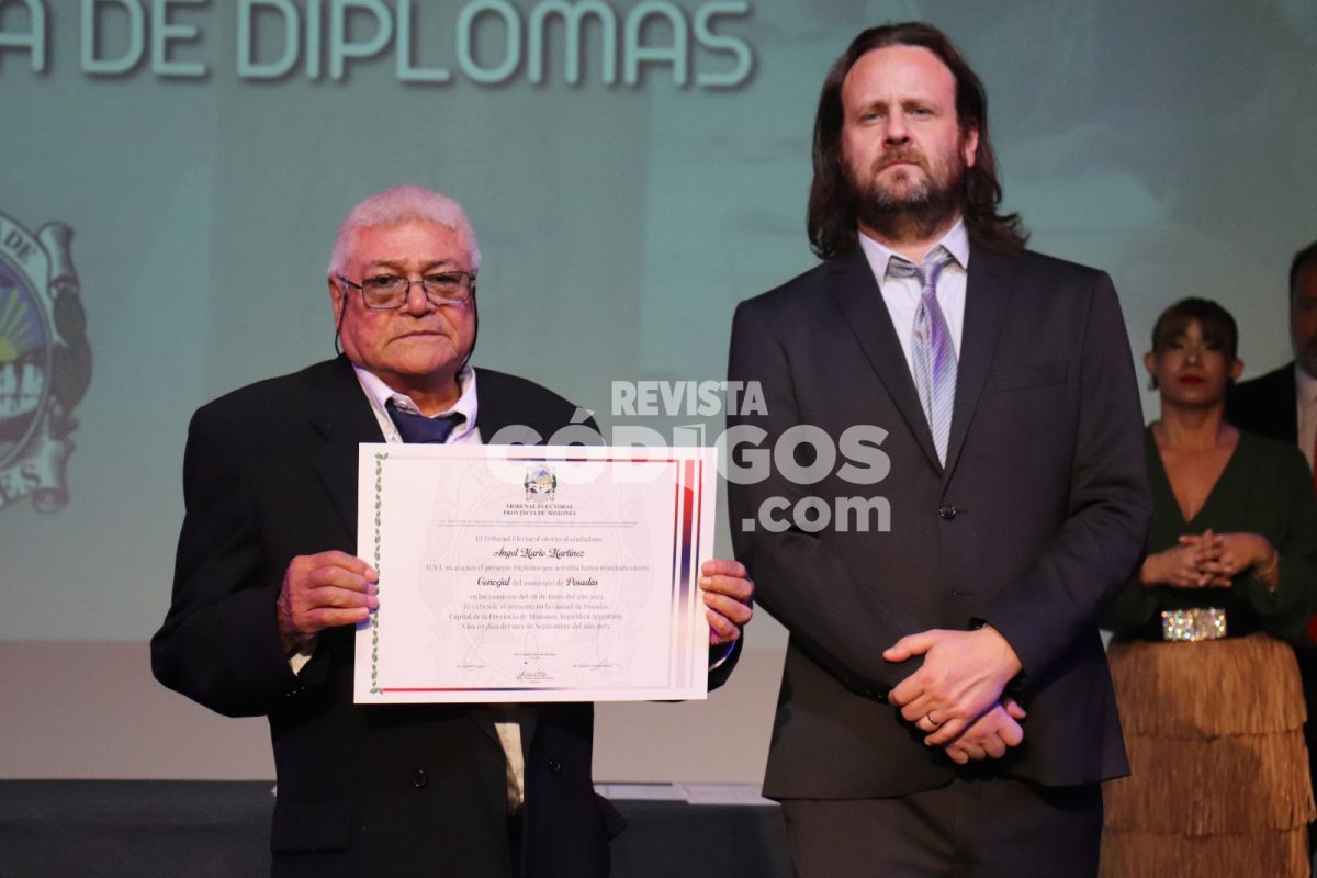 Funcionarios electos recibieron diplomas en el acto de proclamación provincial y municipal 26 52 - Funcionarios electos recibieron diplomas en el acto oficial de proclamacion provincial y municipal 23 - 51