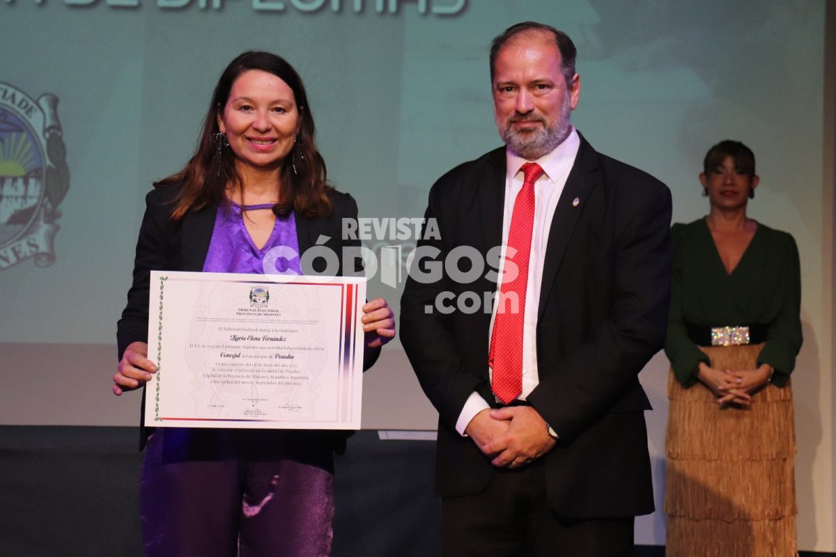 Funcionarios electos recibieron diplomas en el acto de proclamación provincial y municipal 27 54 - Funcionarios electos recibieron diplomas en el acto oficial de proclamacion provincial y municipal 24 - 53