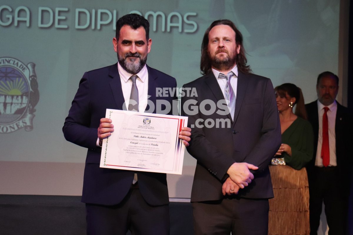 Funcionarios electos recibieron diplomas en el acto de proclamación provincial y municipal 13 26 - Funcionarios electos recibieron diplomas en el acto oficial de proclamacion provincial y municipal 26 - 25