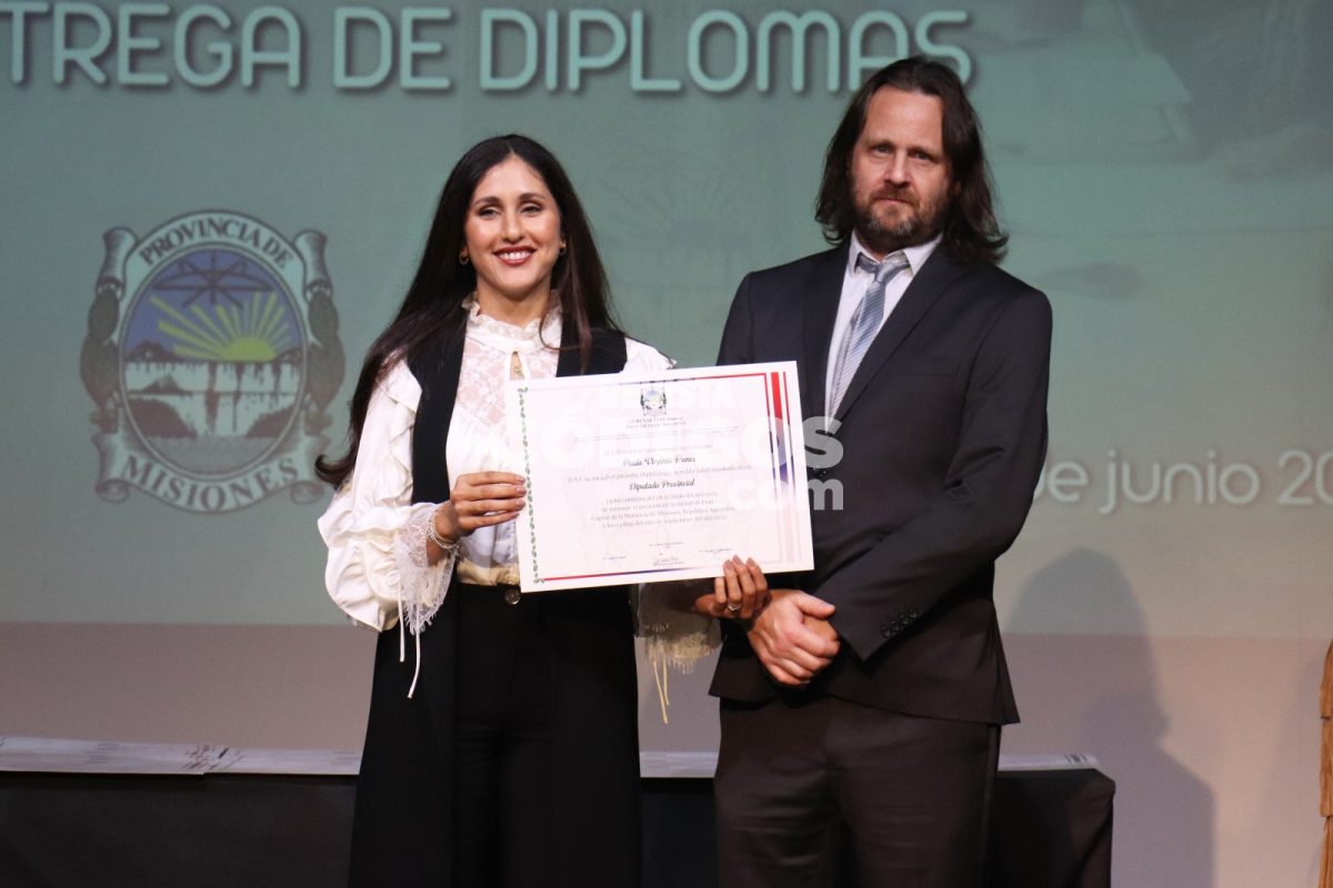 Funcionarios electos recibieron diplomas en el acto de proclamación provincial y municipal 2 4 - Funcionarios electos recibieron diplomas en el acto oficial de proclamacion provincial y municipal 3 - 3