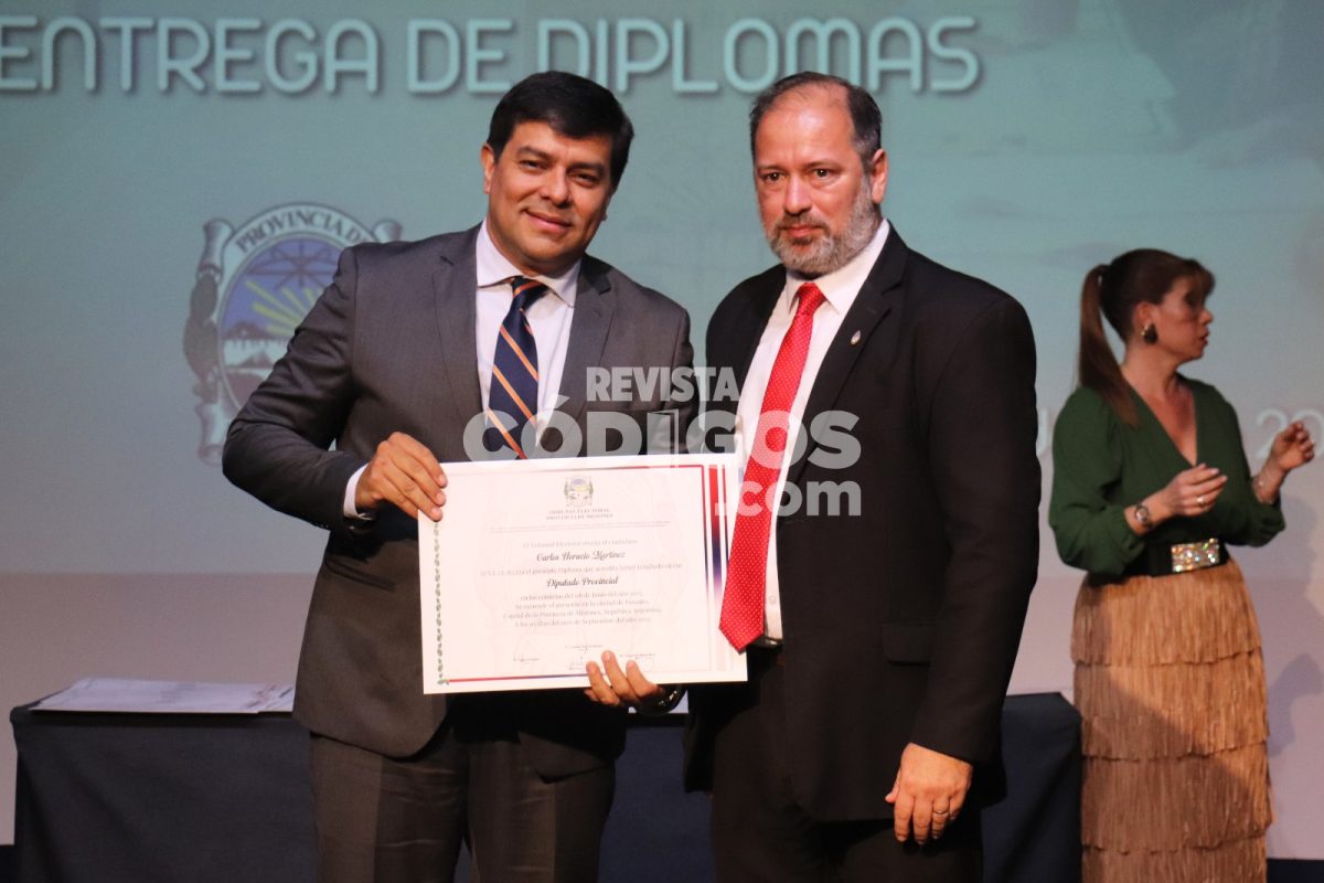 Funcionarios electos recibieron diplomas en el acto de proclamación provincial y municipal 7 14 - Funcionarios electos recibieron diplomas en el acto oficial de proclamacion provincial y municipal 4 - 13
