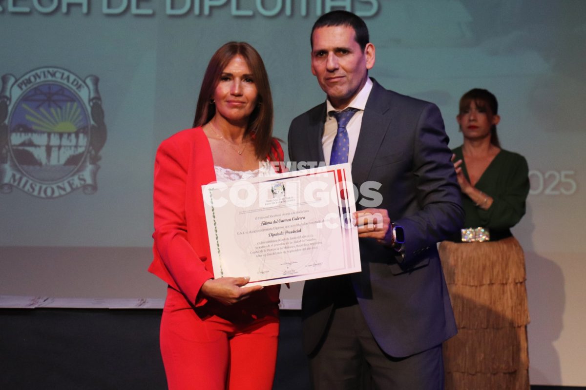 Funcionarios electos recibieron diplomas en el acto de proclamación provincial y municipal 8 16 - Funcionarios electos recibieron diplomas en el acto oficial de proclamacion provincial y municipal 5 - 15
