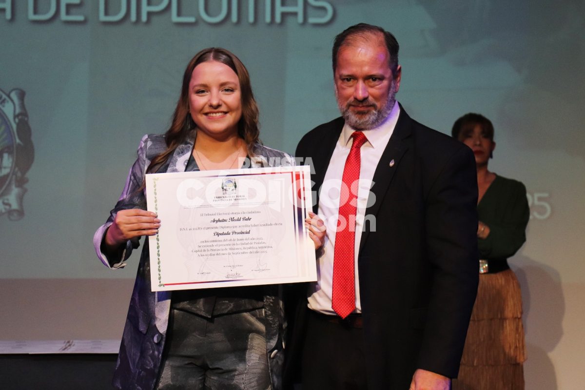 Funcionarios electos recibieron diplomas en el acto de proclamación provincial y municipal 10 20 - Funcionarios electos recibieron diplomas en el acto oficial de proclamacion provincial y municipal 7 - 19