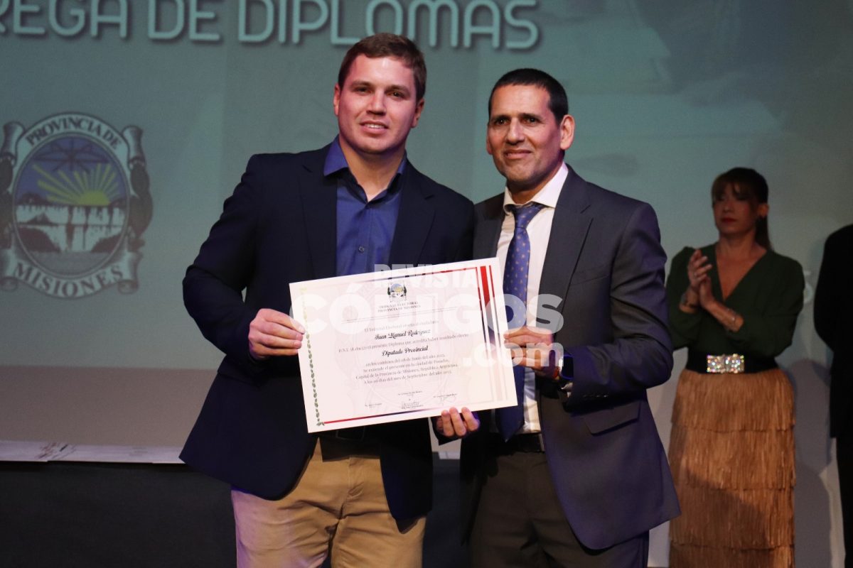 Funcionarios electos recibieron diplomas en el acto de proclamación provincial y municipal 11 22 - Funcionarios electos recibieron diplomas en el acto oficial de proclamacion provincial y municipal 8 - 21