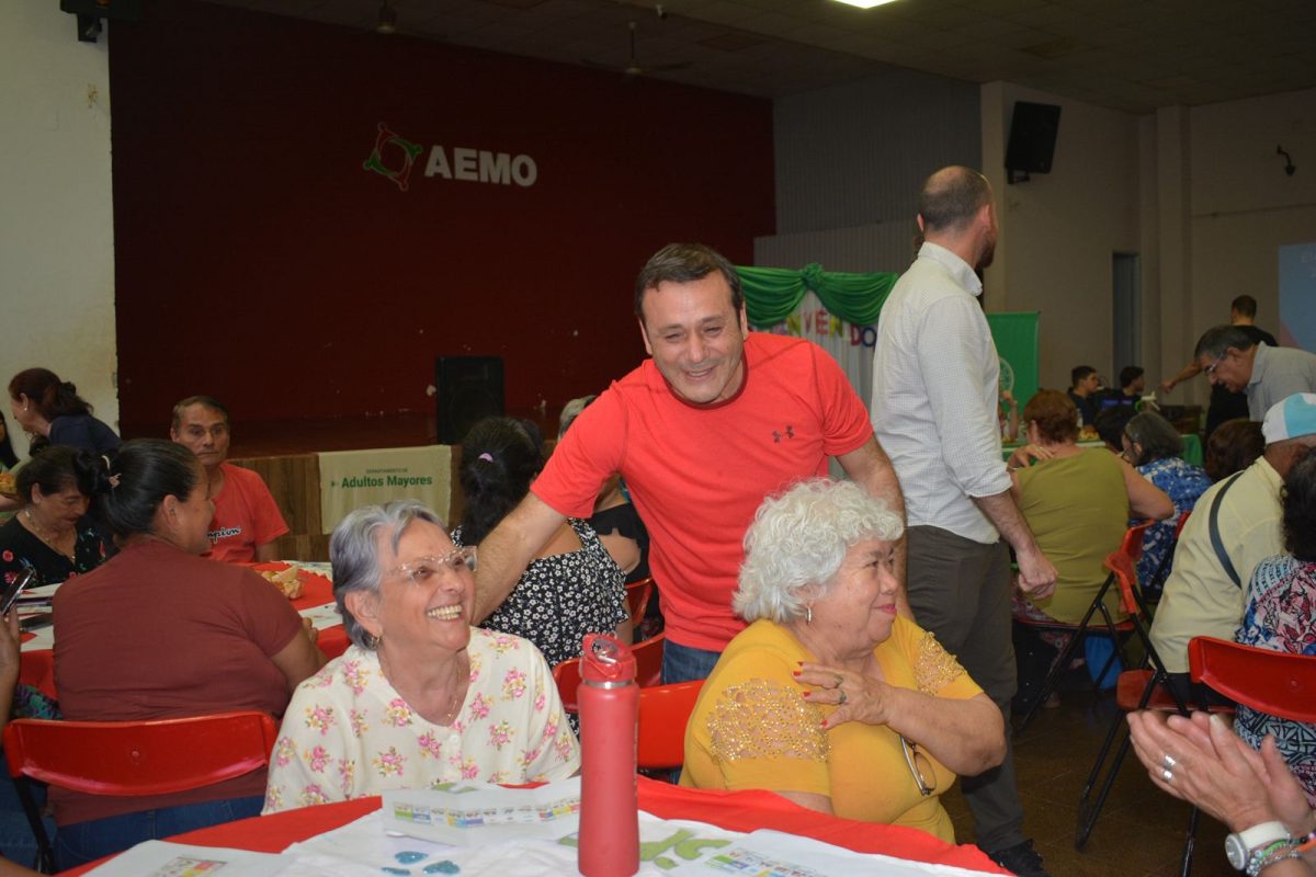 Herrera Auad reafirmo su compromiso de llevar las demandas de los misioneros al Congreso 5 - 3