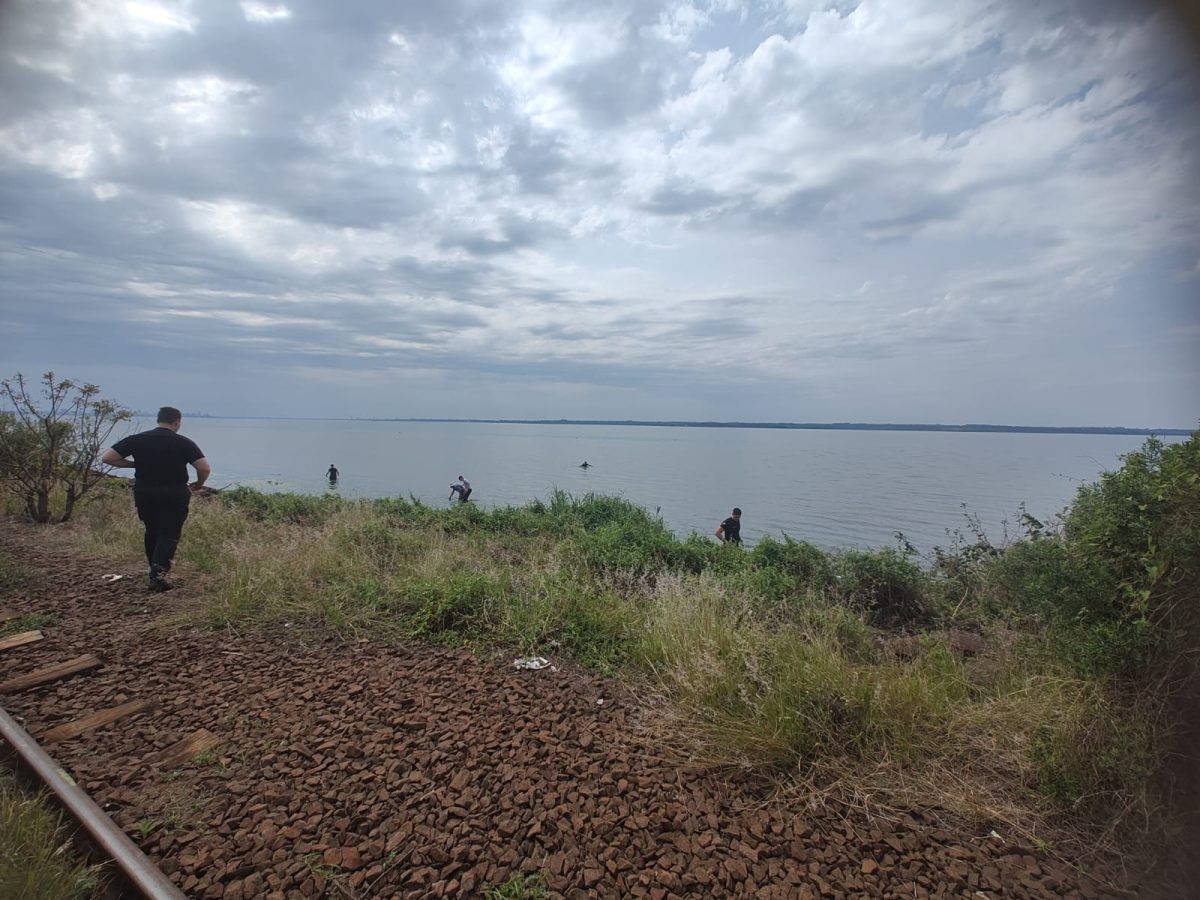 Garupá: buscan a menor que desapareció mientras nadaba en el Paraná