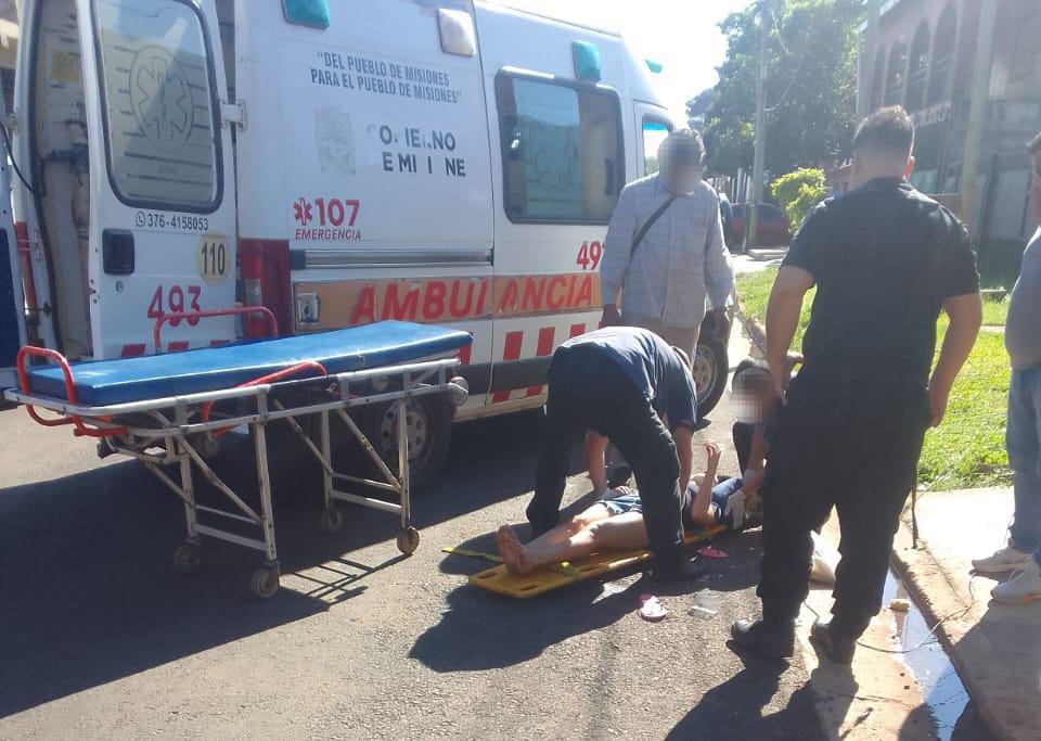 Posadas: mujer fue hospitalizada tras un accidente con un cable en plena calle