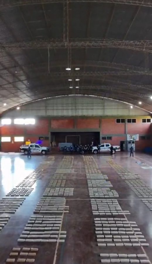 Incautaron marihuana valuada en $4.400 millones en Puerto Leoni 6 12 - Incautaron marihuana valuada en 4.400 millones en Puerto Leoni 1 - 11