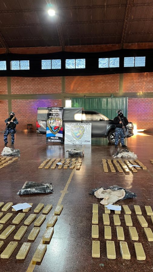 Incautaron marihuana valuada en $4.400 millones en Puerto Leoni 7 14 - Incautaron marihuana valuada en 4.400 millones en Puerto Leoni 8 - 13