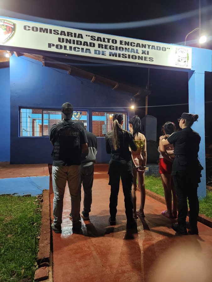 Integrantes de una banda armada que intimidaba a vecinos fueron arrestados en Salto Encantado 1 - 3