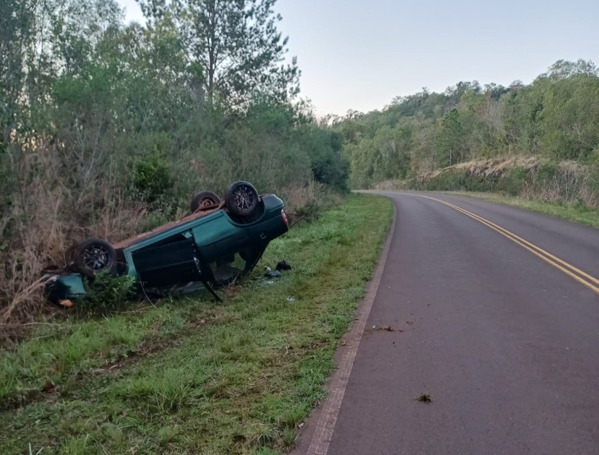 Investigan el despiste y vuelco de un auto hallado sin sus ocupantes en la ruta provincial N° 5