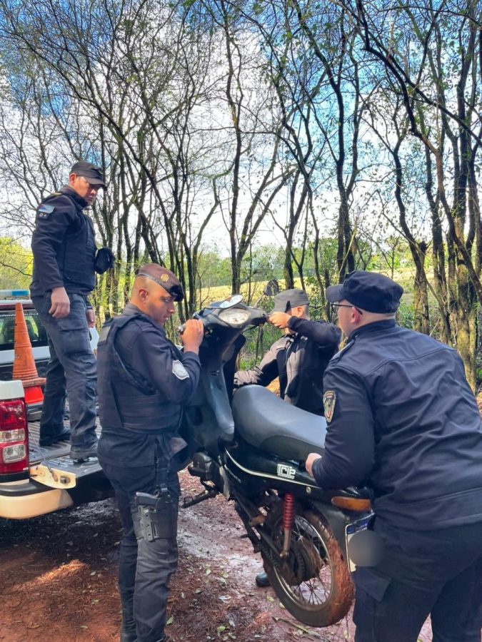 Capturan a ladrones de motos y recuperan cinco rodados robados en distintos municipios 3 6 - WhatsApp Image 2025 09 09 at 20.16.42 - 5
