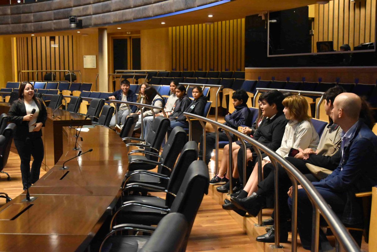 Alumnos del BOP N°17 recorrieron la Legislatura y se interiorizaron del trabajo de los diputados 4 8 - alumnos visita 1 - 7
